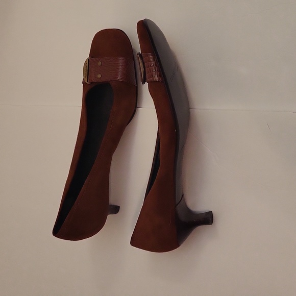 NWOB Brown Suede Kenneth Cole Heels, Size 8 - Picture 8 of 10